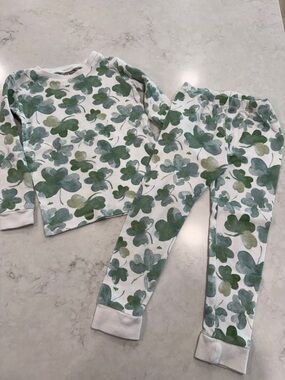 Burt’s Bees Green Clover Print Pajama Set 3T